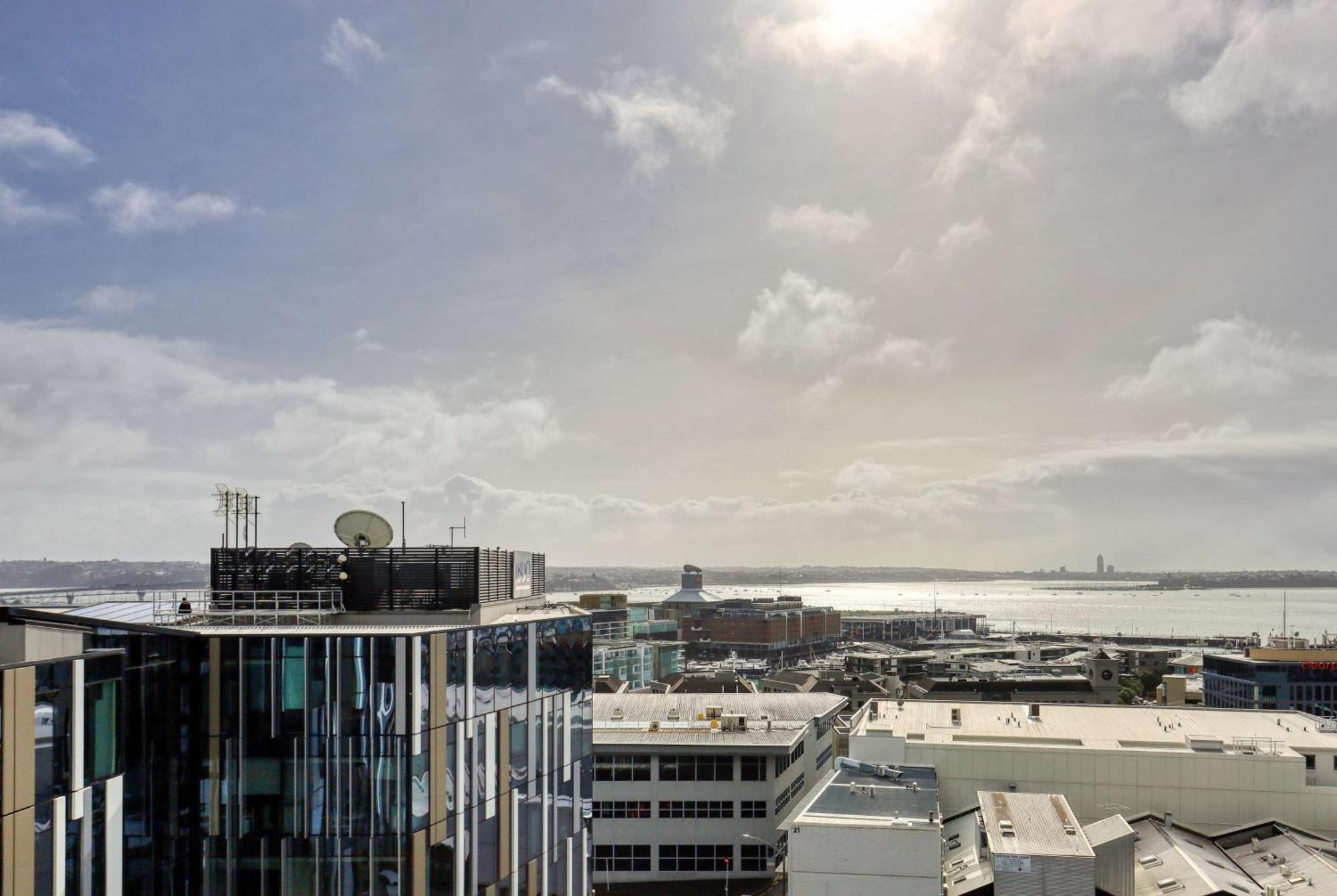 Ramada Suites By Wyndham Victoria Street West Auckland Exterior foto